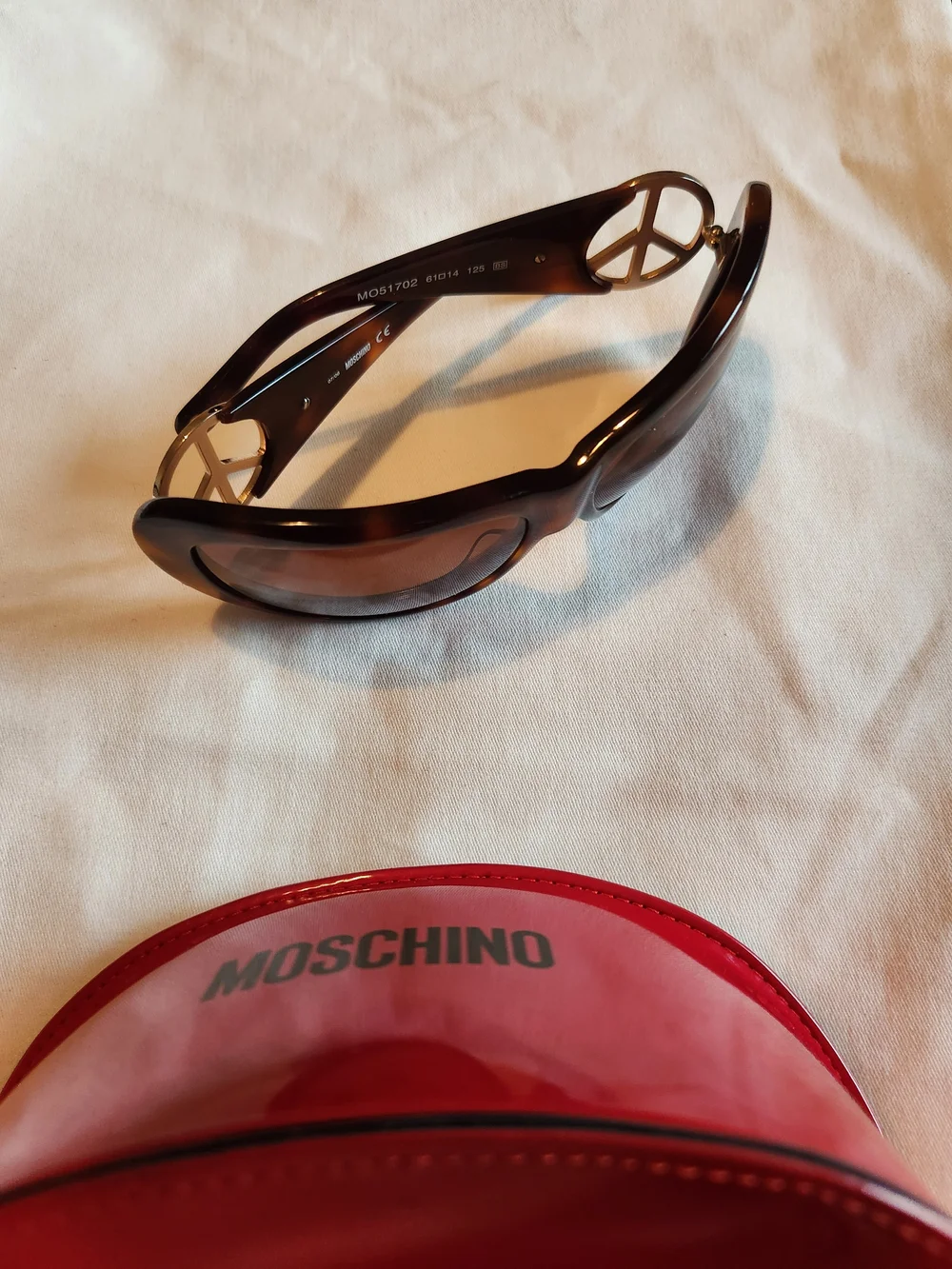 Moschino Women's Brown Tortoiseshell Sunglasses With Design Red Case MO51702